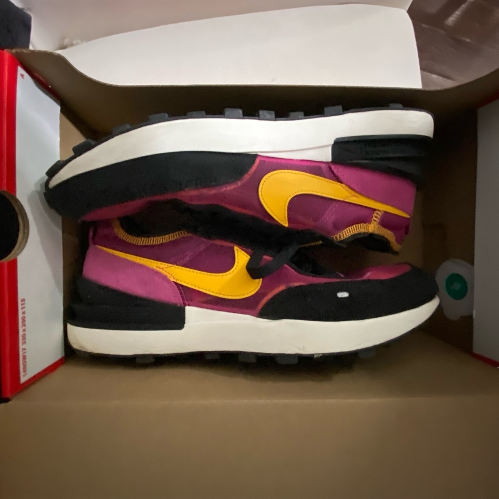 Nike Waffle One. Fuchsia Size-10 M